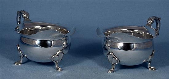 A pair of 1940s silver sauce boats, length 170mm, weight 20.2oz/631grms.